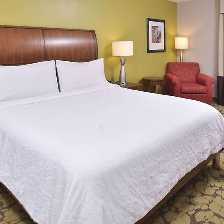 Hilton Garden Inn Indianapolis/Кармел Экстерьер фото