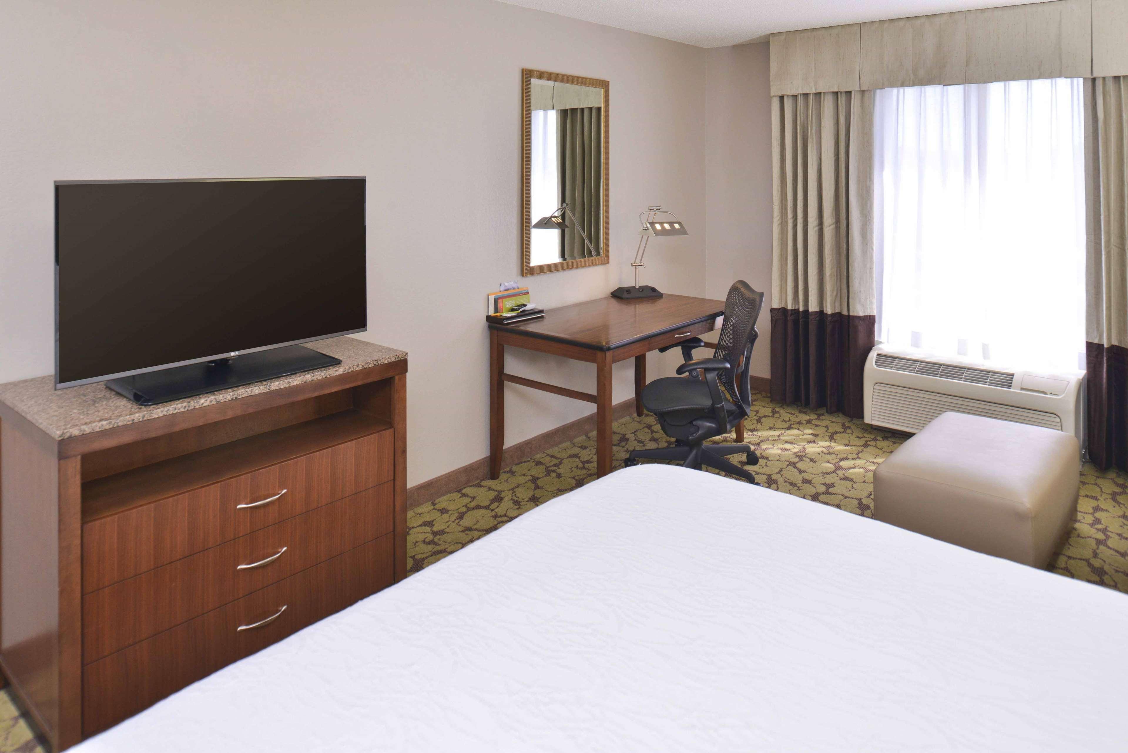 Hilton Garden Inn Indianapolis/Кармел Экстерьер фото