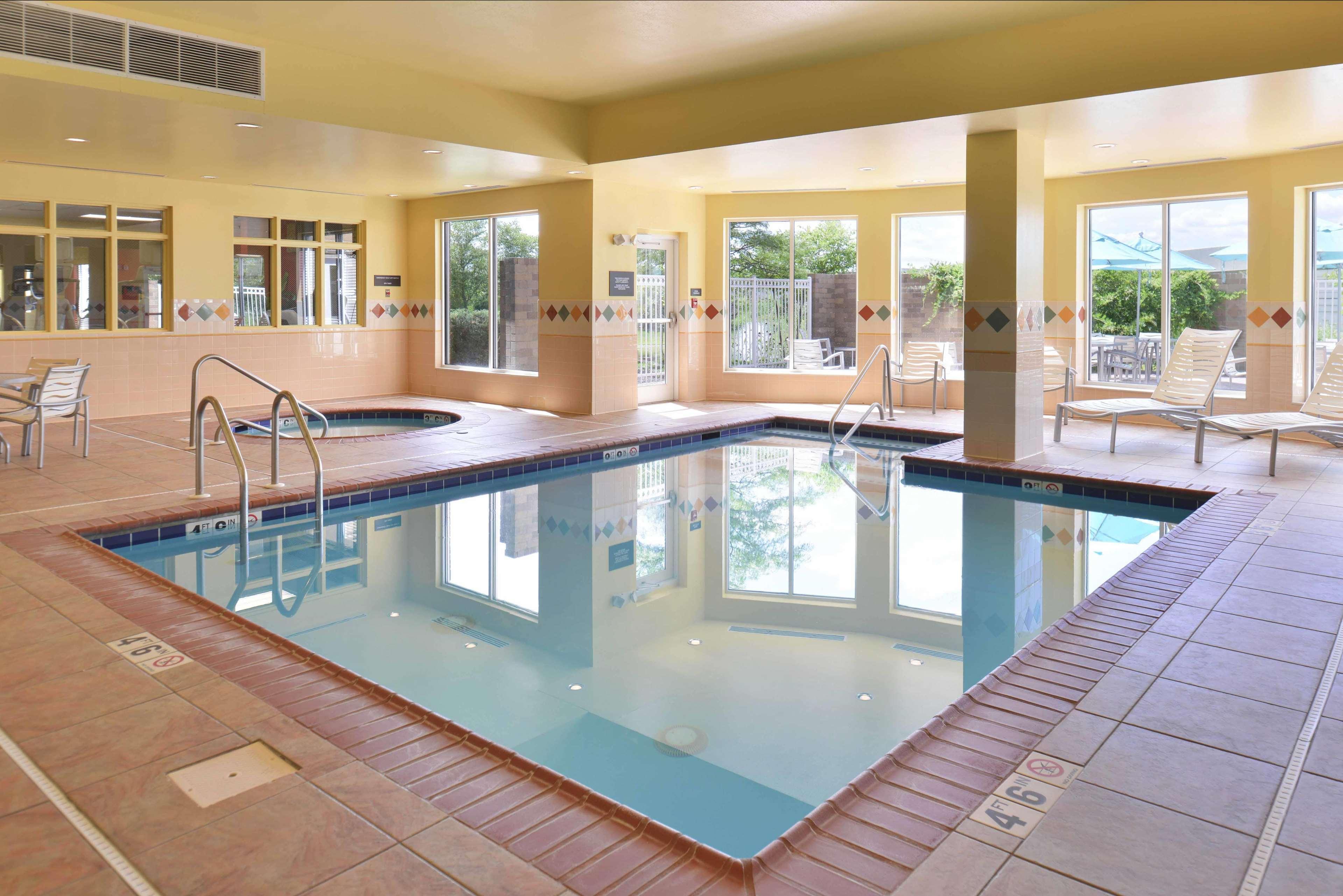 Hilton Garden Inn Indianapolis/Кармел Экстерьер фото