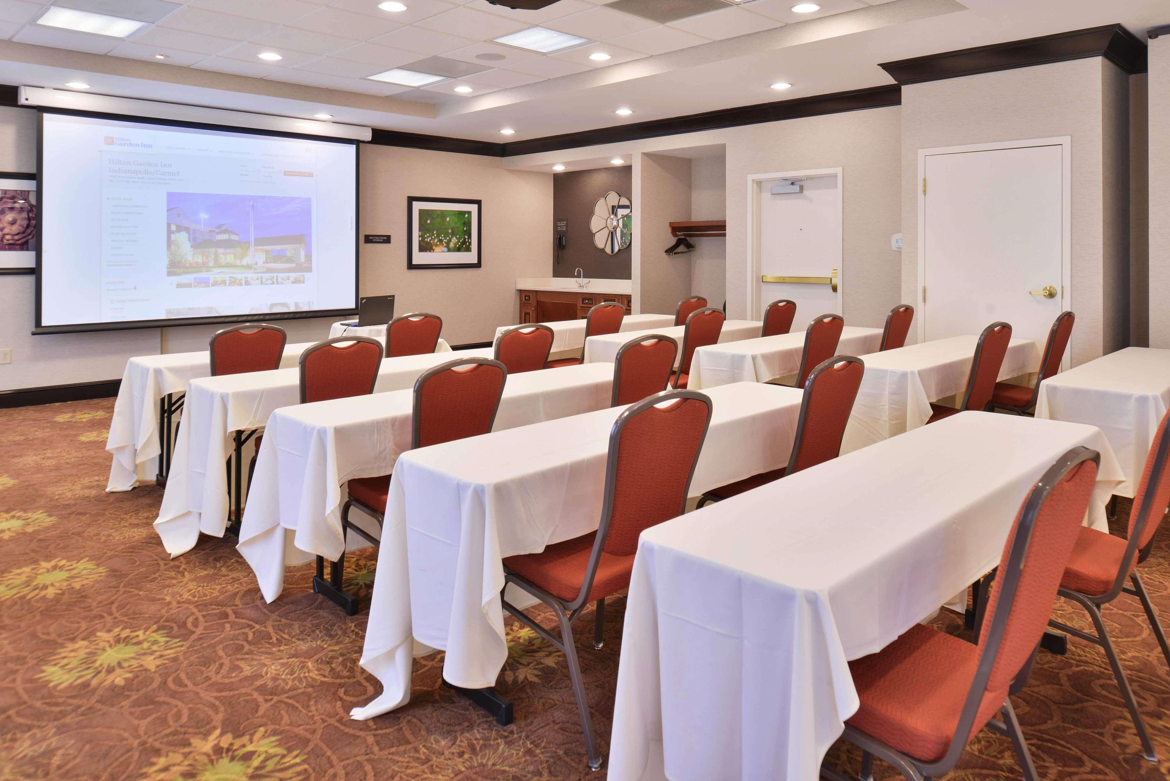 Hilton Garden Inn Indianapolis/Кармел Экстерьер фото