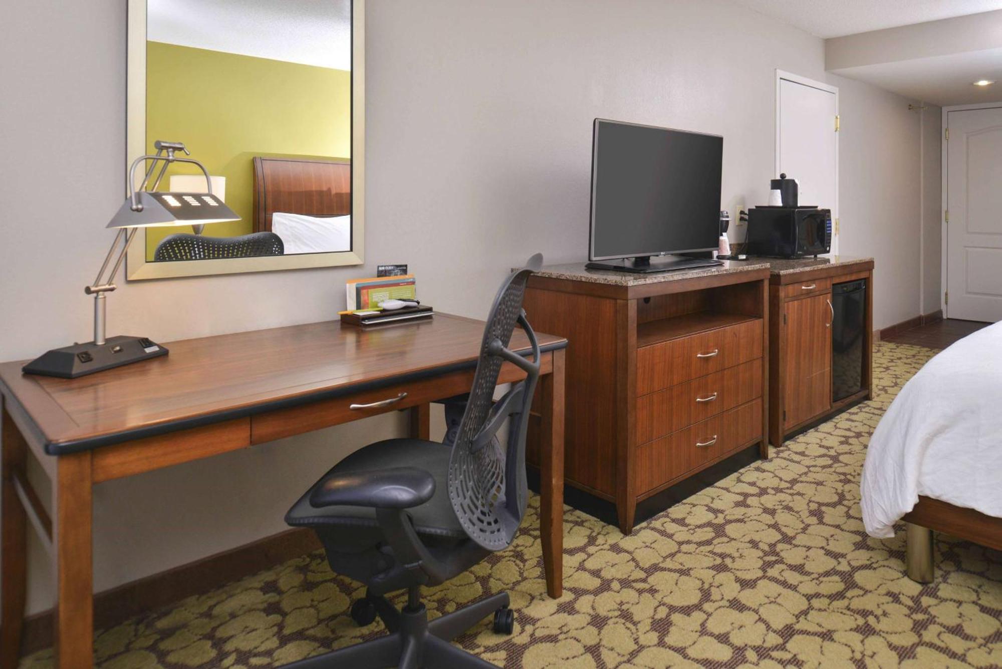 Hilton Garden Inn Indianapolis/Кармел Экстерьер фото